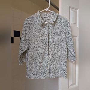 NWOT Kaoru White Black Floral Crinkle Button-Up Shirt Blouse Size M-L
